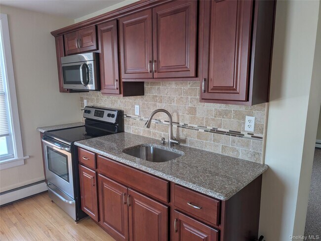 Building Photo - 21 Oakland Ave