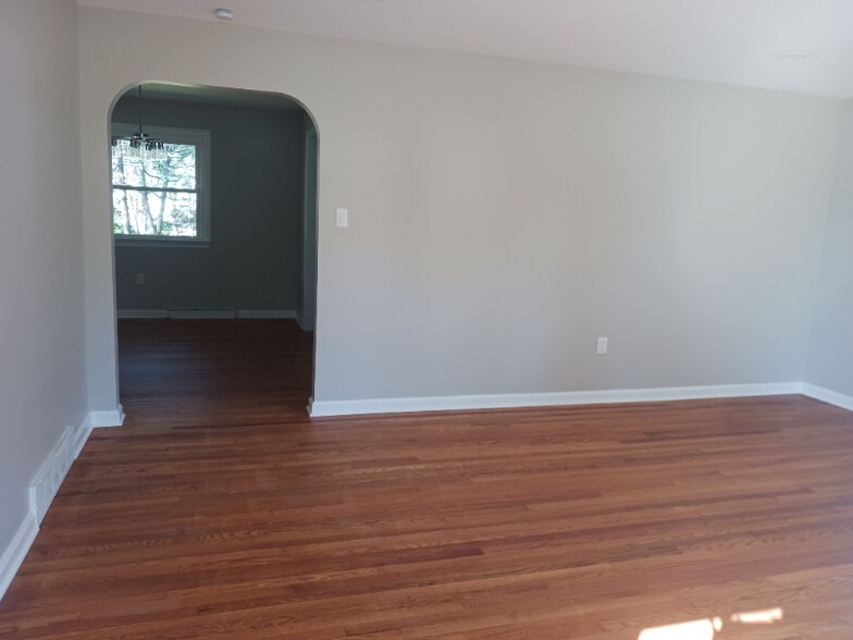 Building Photo - 1722 Billview Dr