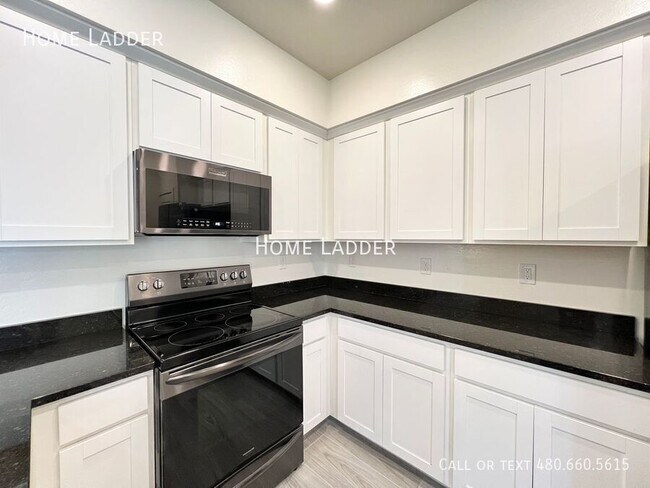 Building Photo - 2722 S Cavalier Dr
