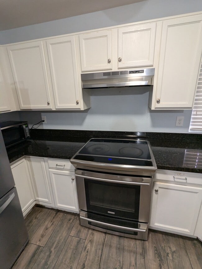 Building Photo - Unit 1006