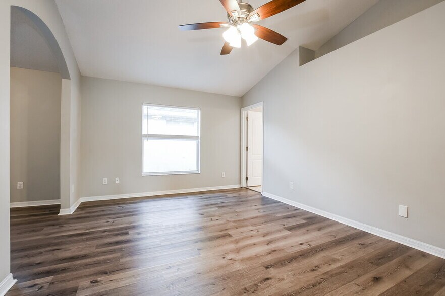 Building Photo - 2613 Deck Ave