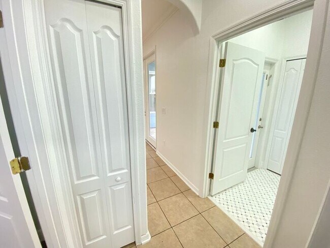 Building Photo - 13110 Moss Park Ridge Dr