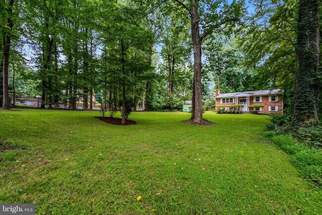 Building Photo - 5315 Summit Dr