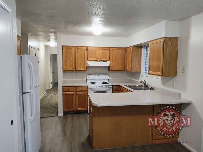 Building Photo - Beautiful Remodeled 4 Bd 2 Bath Home