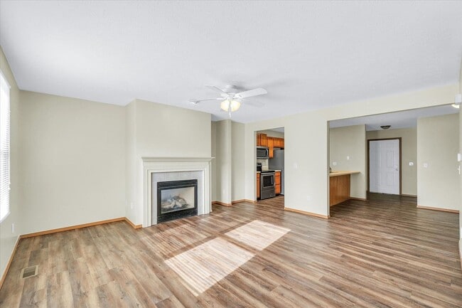 Building Photo - Spacious 3-Bed, 3.5-Bath Townhome with Attached Garage Overlooking Clearwater Park