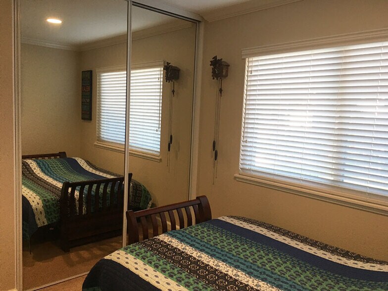 Building Photo - 498 Pierpont Dr