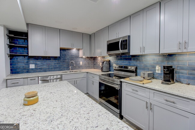 Building Photo - 4915 Lake Forest Dr SE