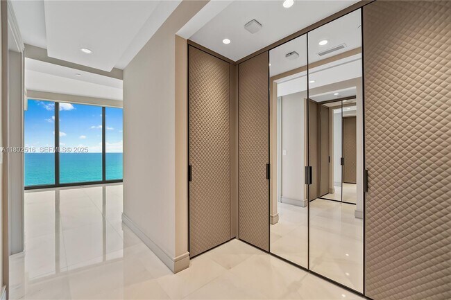 Building Photo - 17901 Collins Ave