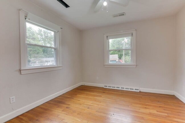 Building Photo - 105 Adams Dr