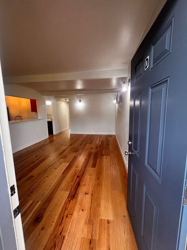 Building Photo - 2 bedroom 2 bath in Concord