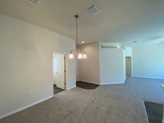 Building Photo - Desirable Citrus Springs Neighborhood 4/2/2 *WON'T LAST*