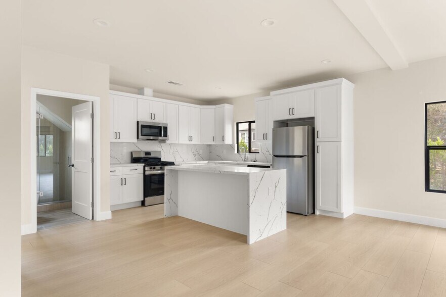 Building Photo - 5670 Lexington Ave