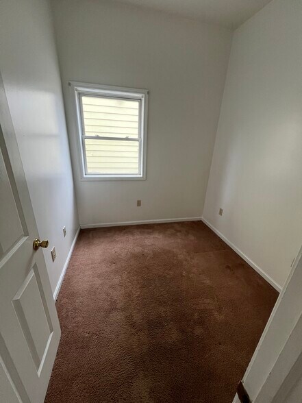 Building Photo - 196 Main St (unit 1)