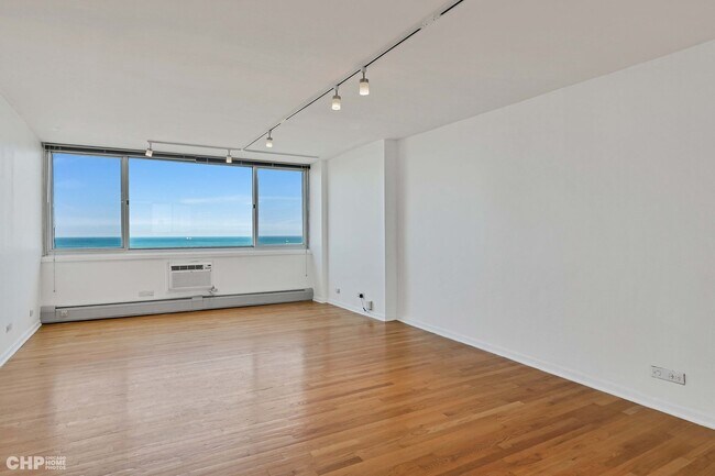 Building Photo - 2144 N Lincoln Park W