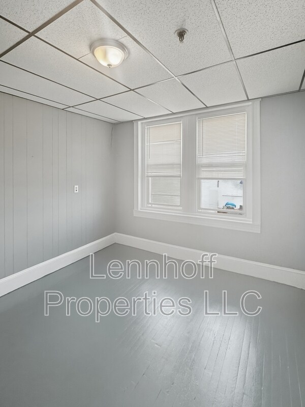 Building Photo - 82-86 South Broadway - 25