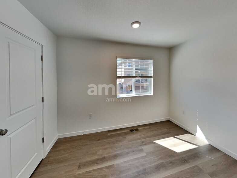 Building Photo - 26106 E Calhoun Pl