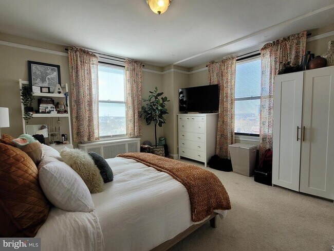 Building Photo - 2031 Locust St