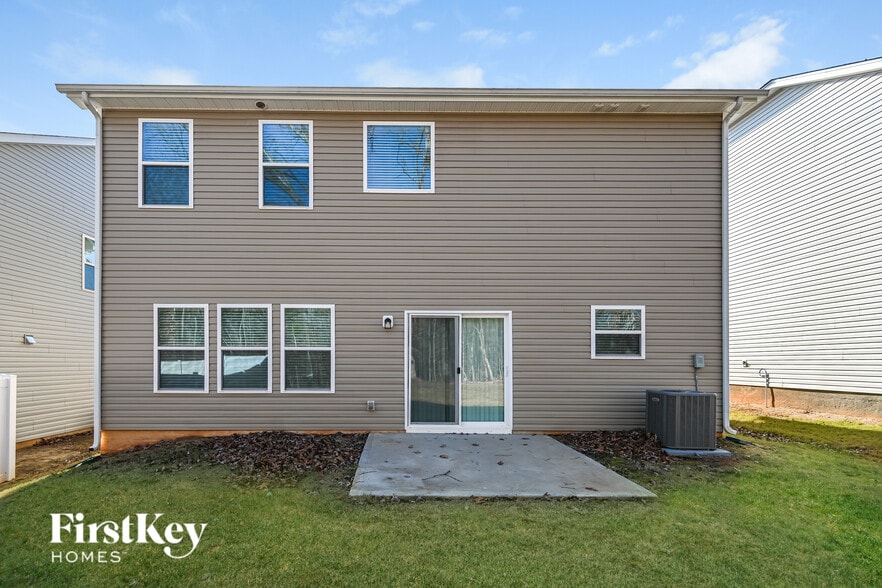 Building Photo - 9147 Marion Oaks Dr