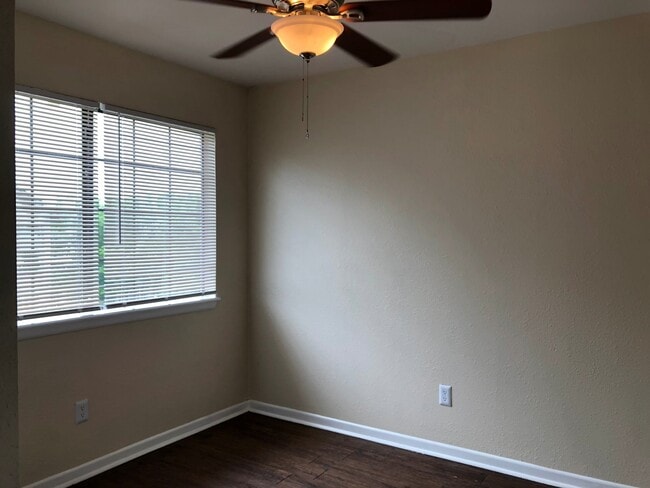 Building Photo - 7543 Windsor Oaks