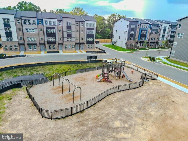 Building Photo - 10001 -B American Pharoah Ln
