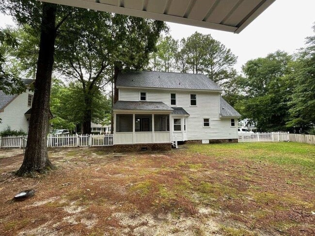 Building Photo - 3 Bedroom 3 bath