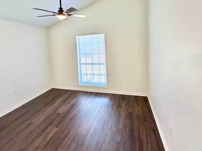 Building Photo - 5673 Longacre Ave