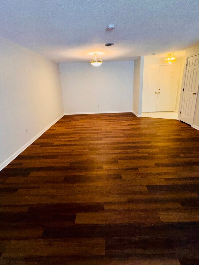 Building Photo - 255 North Rd