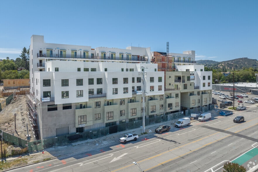 Building Photo - Woodlake Apartments