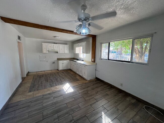 Building Photo - 129 Tassie Way