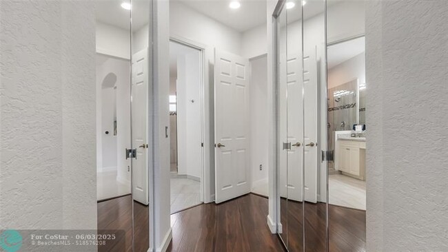 Building Photo - 7989 NW 128th Ln