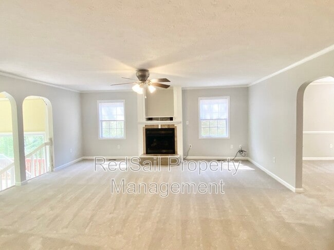 Building Photo - 102 Thunderbird Ln