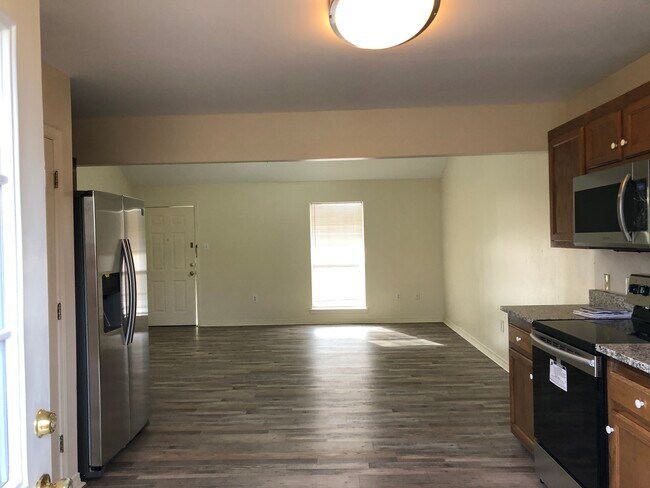 Building Photo - 300 Fischer Ln