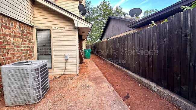 Building Photo - 6713 Lyrewood Ln