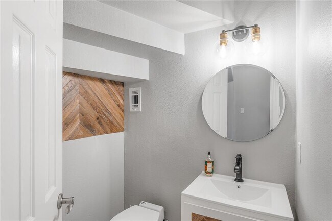 Building Photo - 408 Saddlehorn Dr