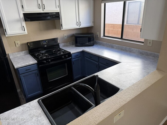 Building Photo - 3002 W Country Ranch Dr