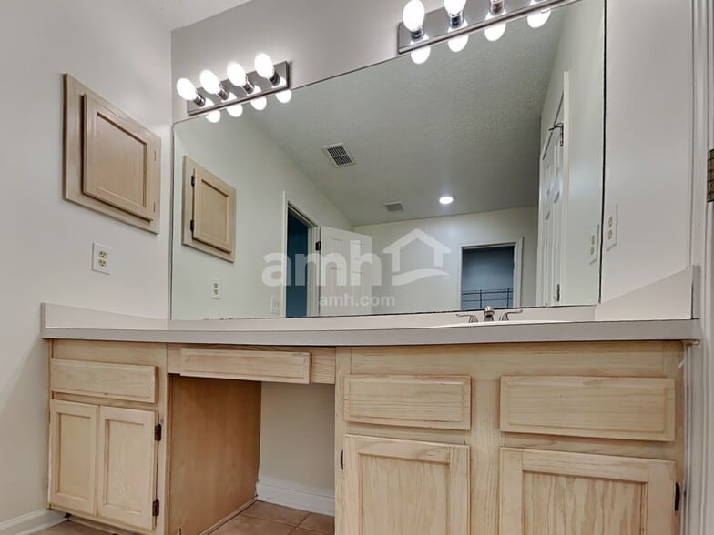 Building Photo - 7804 Spring Branch Dr S