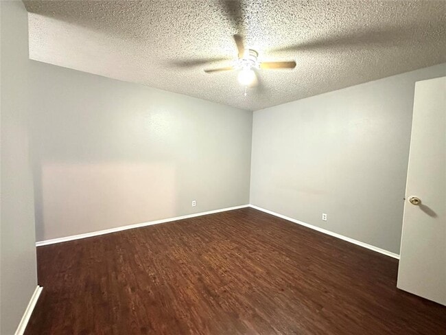 Building Photo - 12401 Tree Line Dr