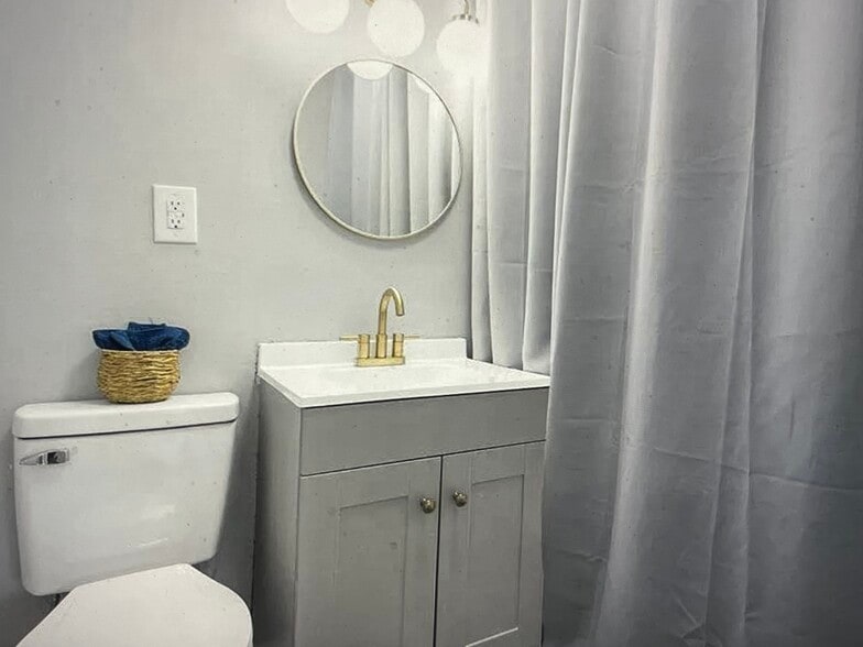 Building Photo - 1175 Carriage Cir