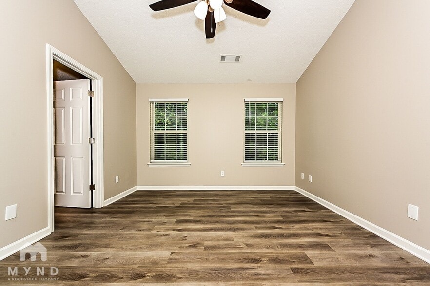 Building Photo - 1666 Hallmark Hills Dr