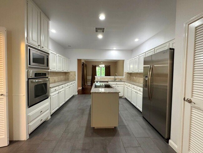 Building Photo - 6401 Wallace Cove