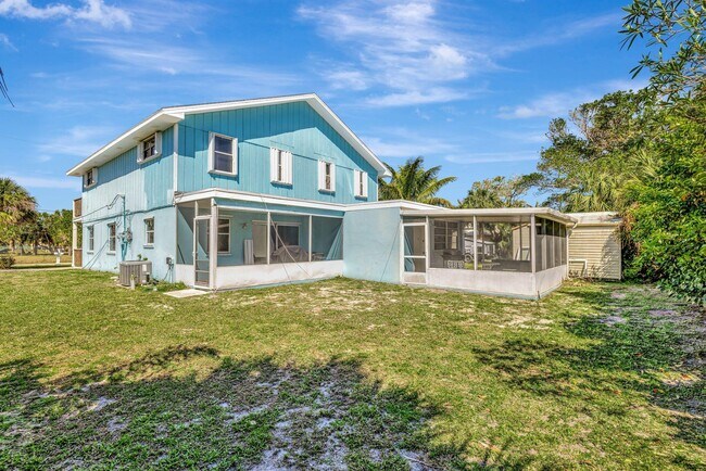 Building Photo - 1903 Plover Ave