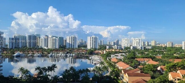 Building Photo - 3600 Yacht Club Dr