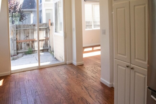Building Photo - 3 bedroom 2.5 bathroom two-story rental in...