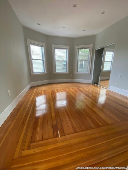 Building Photo - 164 Hyde Park Ave