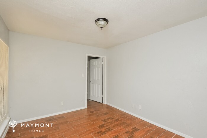 Building Photo - 2209 Sharpshire Ln