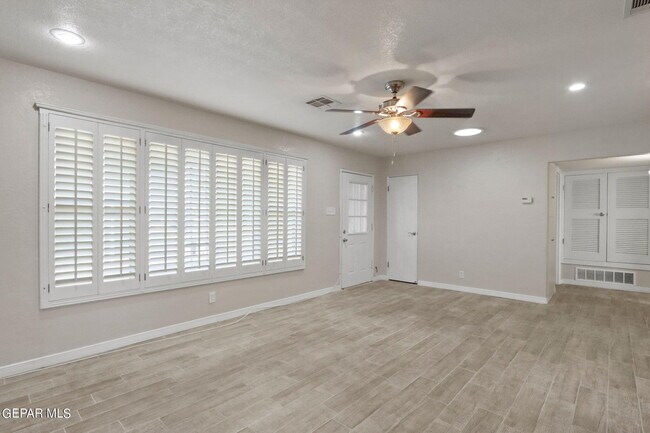 Building Photo - 921 Ash Ln