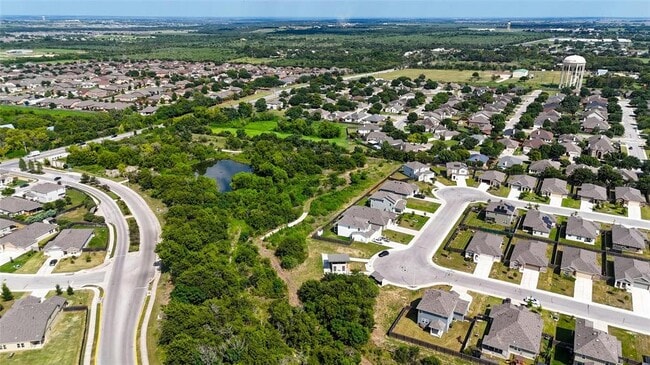 Building Photo - 112 Silver Springs Bend