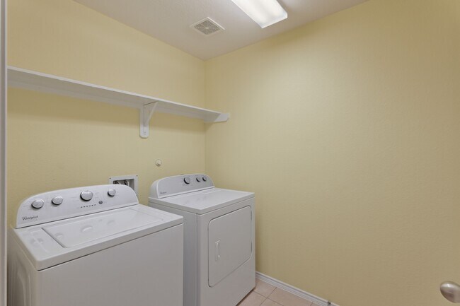 Building Photo - 2818 Lockeridge Oaks Dr