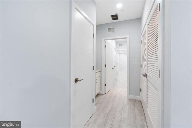 Building Photo - 1752 N Marshall St