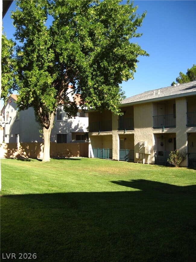 Building Photo - 2894 Lilac Ct